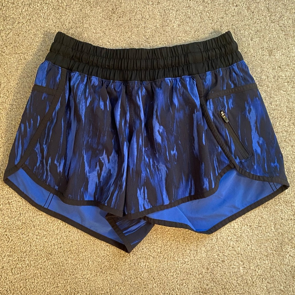 Lululemon Tracker Shorts 4” Size 8